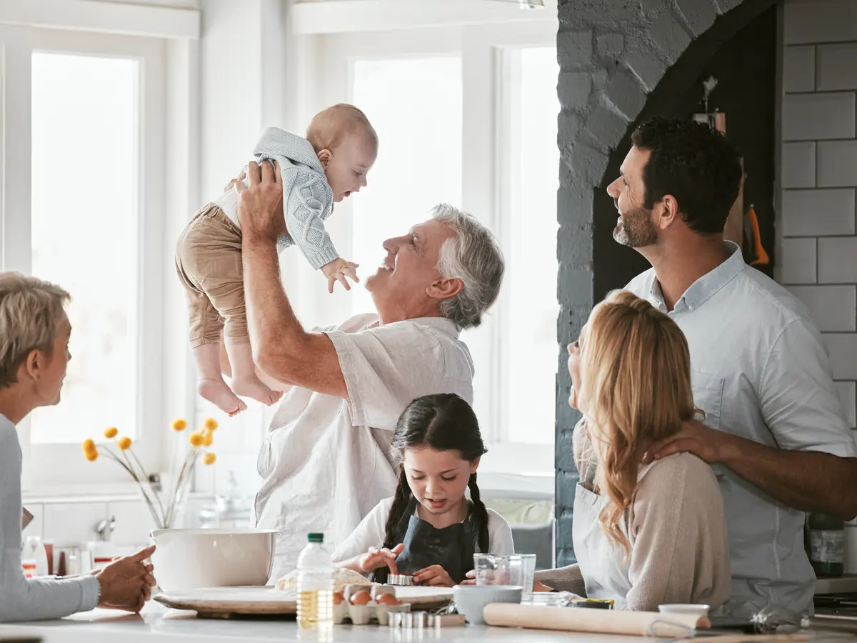Drei Generationen gemeinsam in der Küche